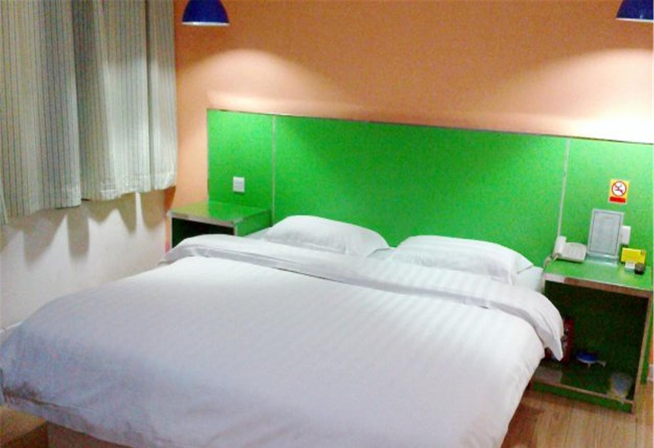V8 Hotel Xilang Subway Branch Cantón Exterior foto